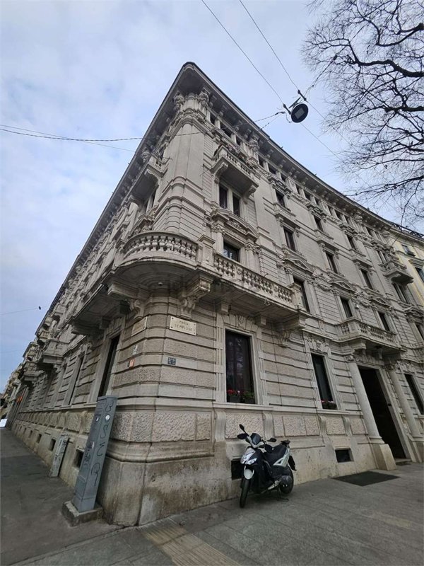 appartamento in vendita a Milano in zona Sempione
