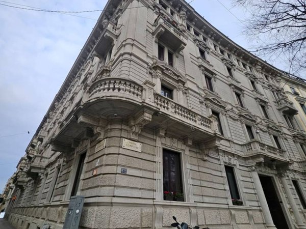 appartamento in vendita a Milano in zona Sempione
