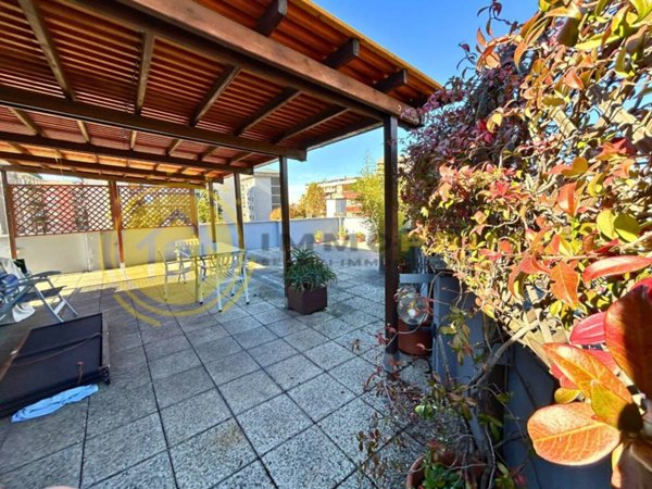 appartamento in vendita a Milano in zona Famagosta