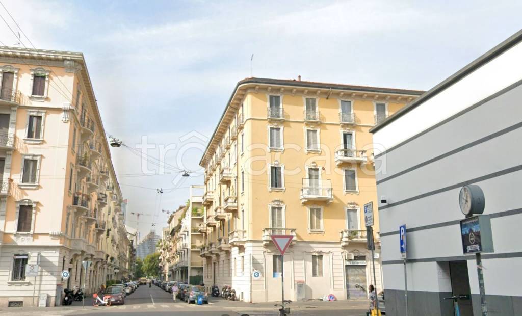 appartamento in vendita a Milano in zona Sempione