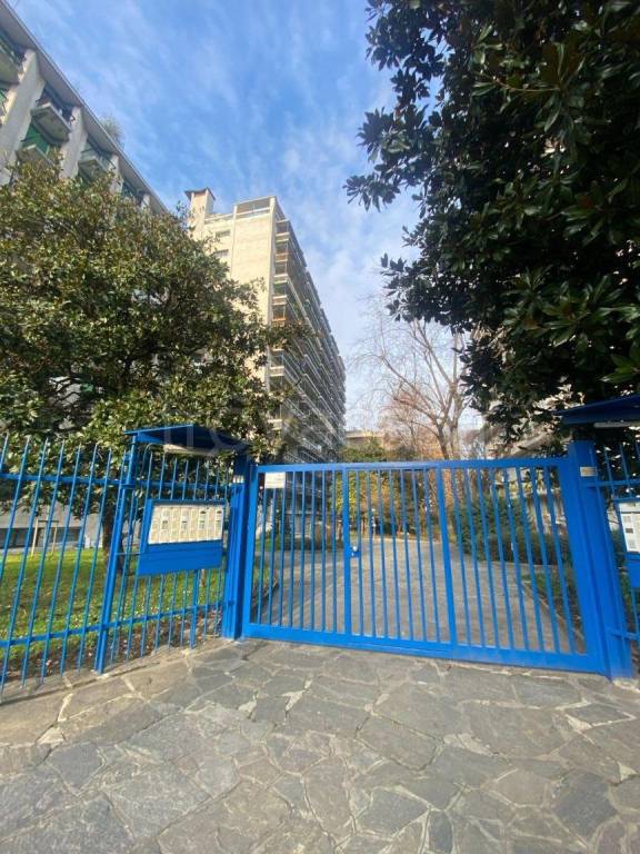 appartamento in vendita a Milano in zona Bocconi