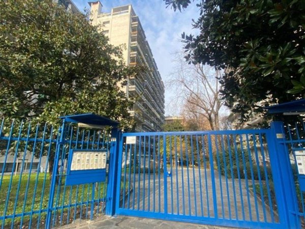 appartamento in vendita a Milano in zona Bocconi
