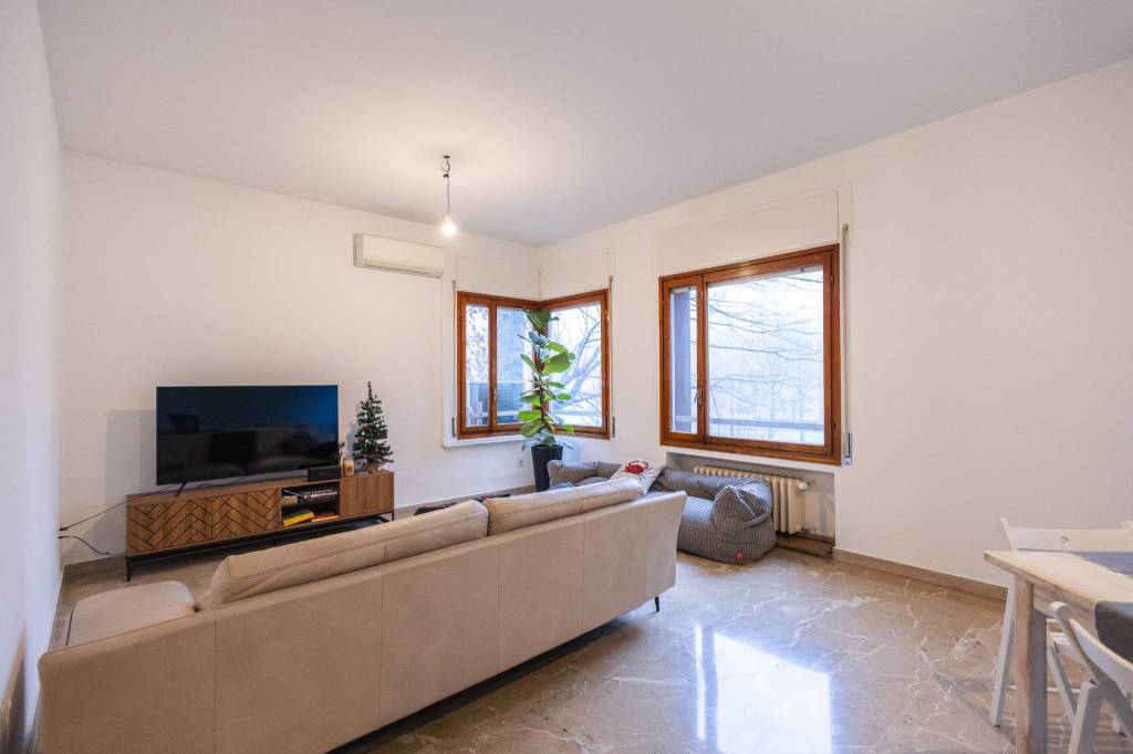 appartamento in vendita a Milano in zona Forze Armate