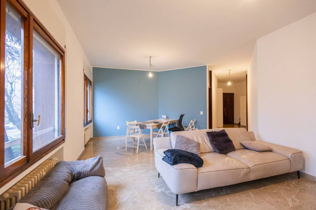 appartamento in vendita a Milano in zona Baggio