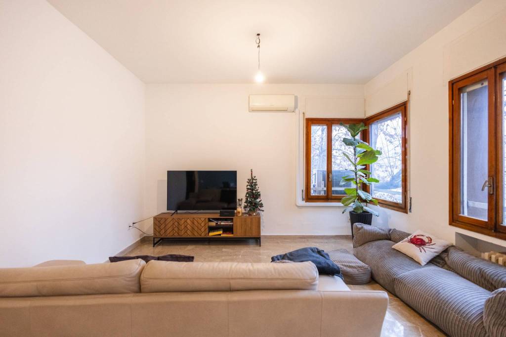 appartamento in vendita a Milano in zona Baggio