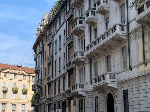 ufficio in vendita a Milano in zona Guastalla