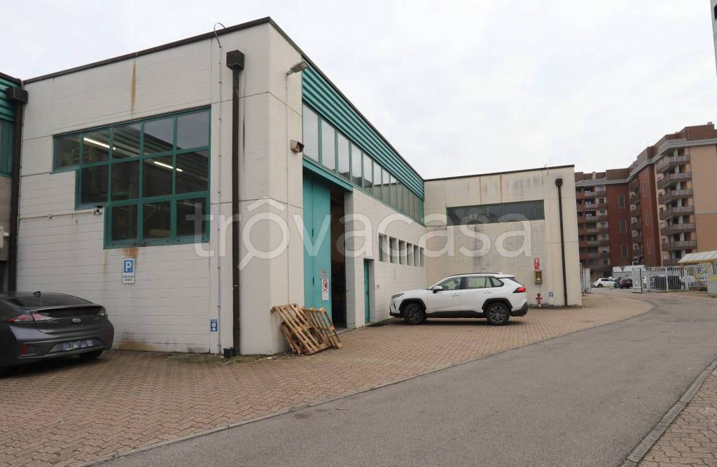 negozio in vendita a Milano in zona Niguarda