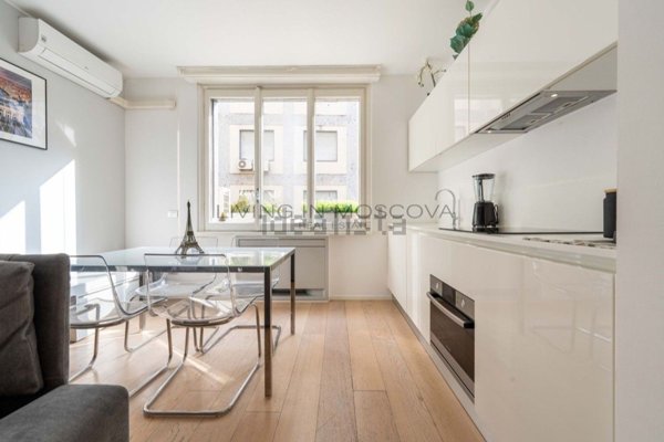 appartamento in vendita a Milano in zona Guastalla