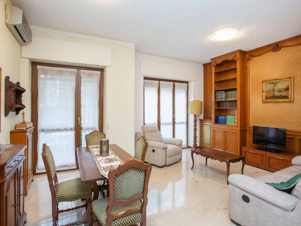 appartamento in vendita a Milano in zona Famagosta