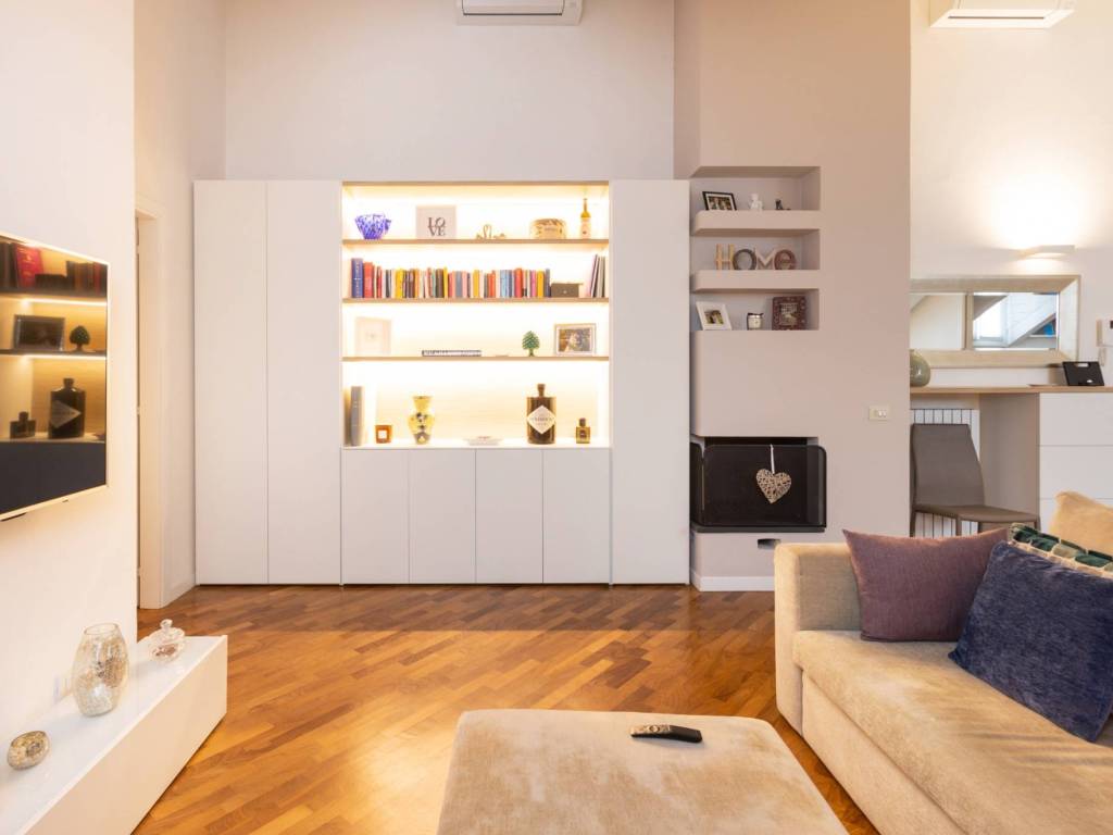 appartamento in vendita a Milano in zona Porta Garibaldi