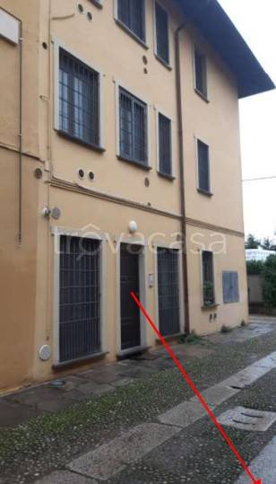 locale commerciale in vendita a Milano in zona Baggio