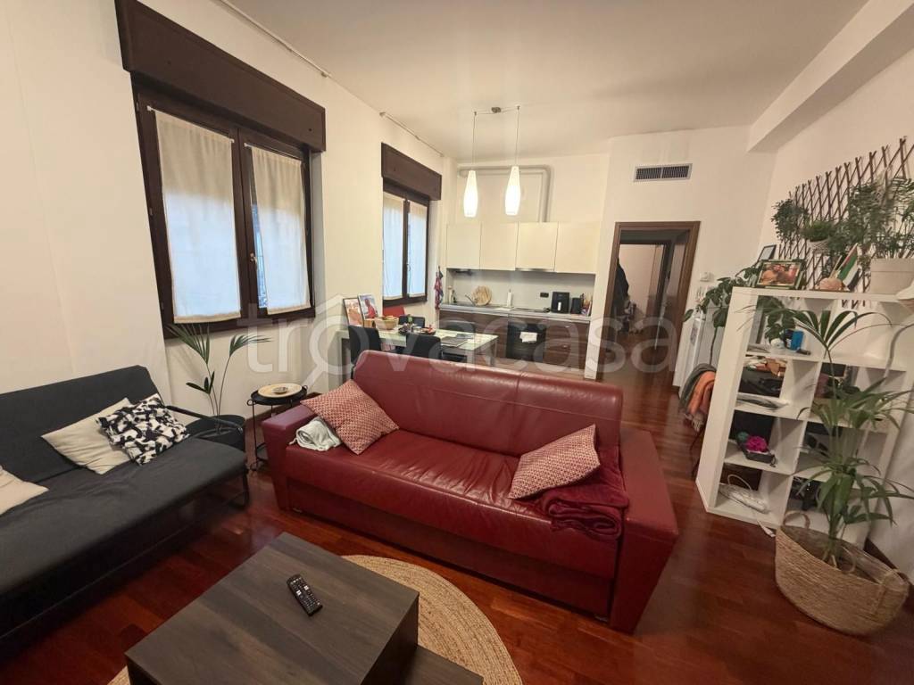 appartamento in vendita a Milano in zona Corvetto