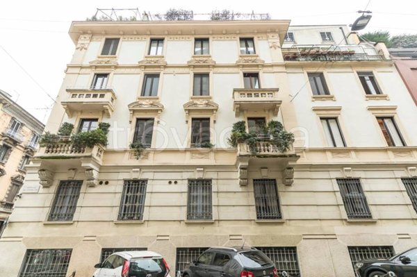 appartamento in vendita a Milano in zona Sant'Ambrogio