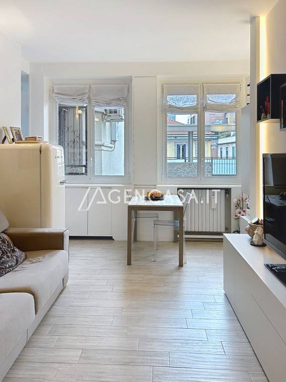 appartamento in vendita a Milano in zona Sempione