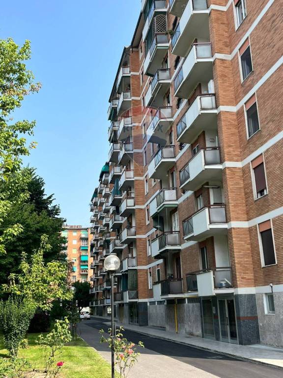 appartamento in vendita a Milano in zona Gallaratese