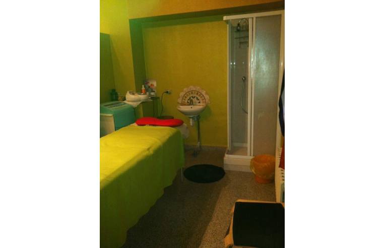 negozio in vendita a Milano in zona Famagosta