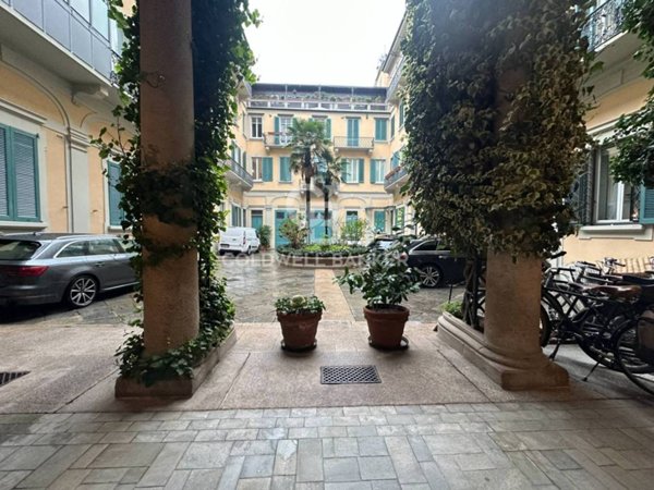 appartamento in vendita a Milano in zona Porta Nuova