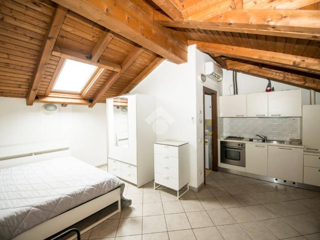 appartamento in vendita a Milano in zona Baggio