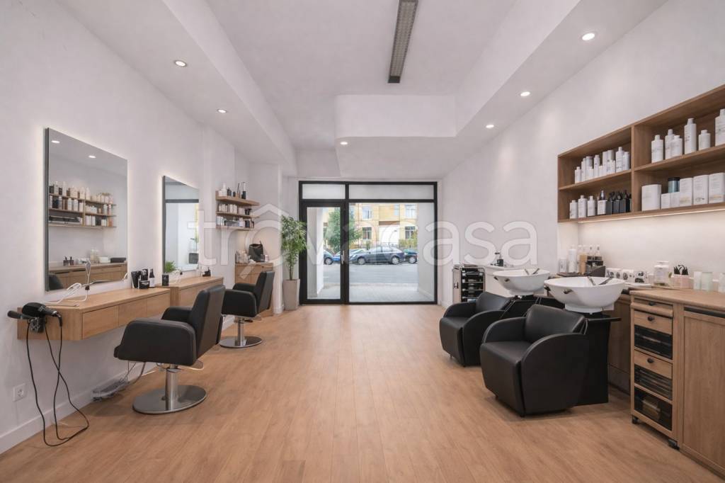 negozio in vendita a Milano in zona Porta Romana