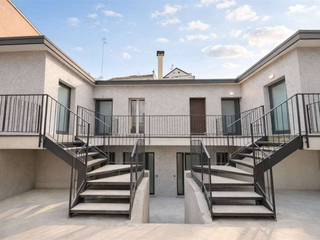 appartamento in vendita a Milano in zona Porta Vittoria