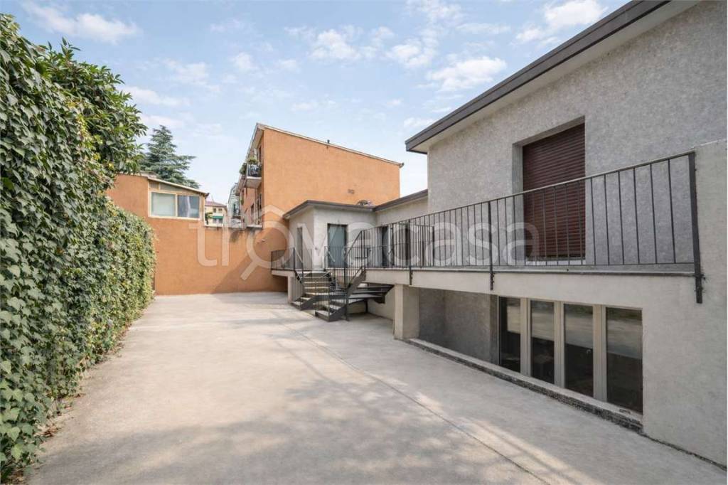 appartamento in vendita a Milano in zona Porta Vittoria