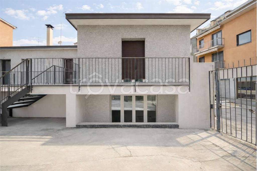 appartamento in vendita a Milano in zona Porta Vittoria