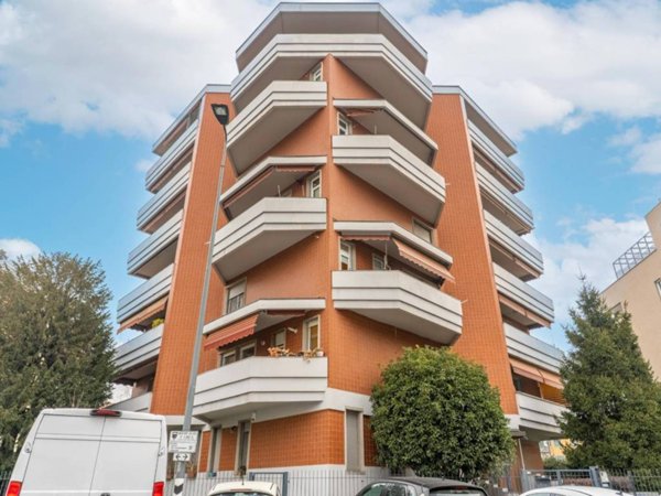 appartamento in vendita a Milano in zona Stadera