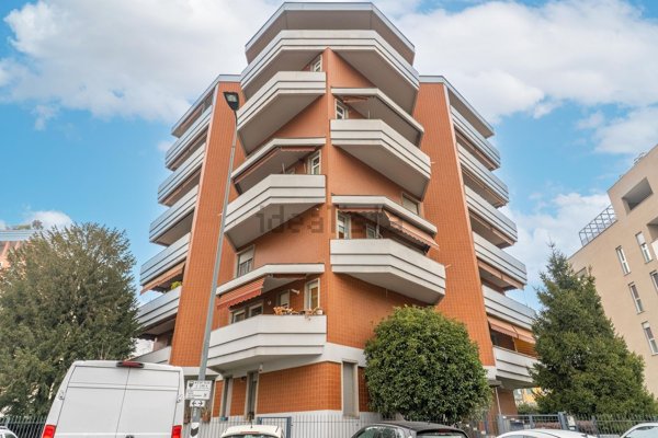 appartamento in vendita a Milano in zona Stadera