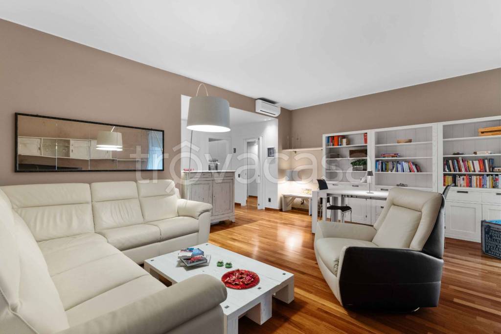 appartamento in vendita a Milano in zona Villapizzone