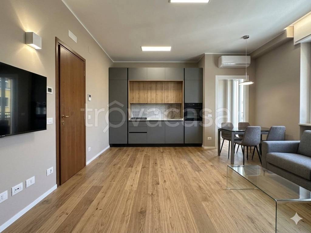 appartamento in vendita a Milano in zona Sempione