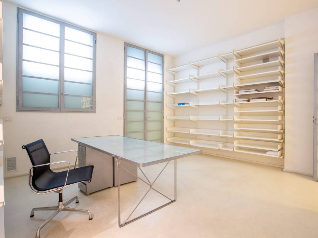 ufficio in vendita a Milano in zona Guastalla