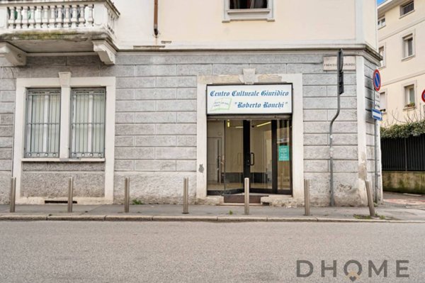 appartamento in vendita a Milano in zona Baggio