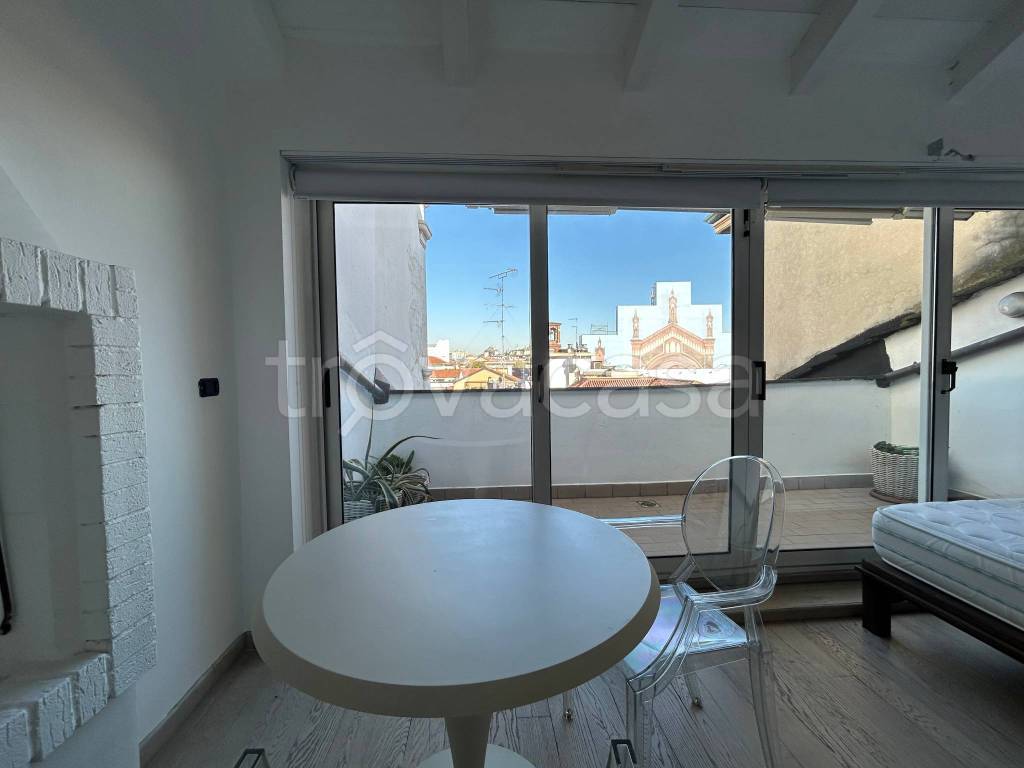 appartamento in vendita a Milano in zona Cadorna