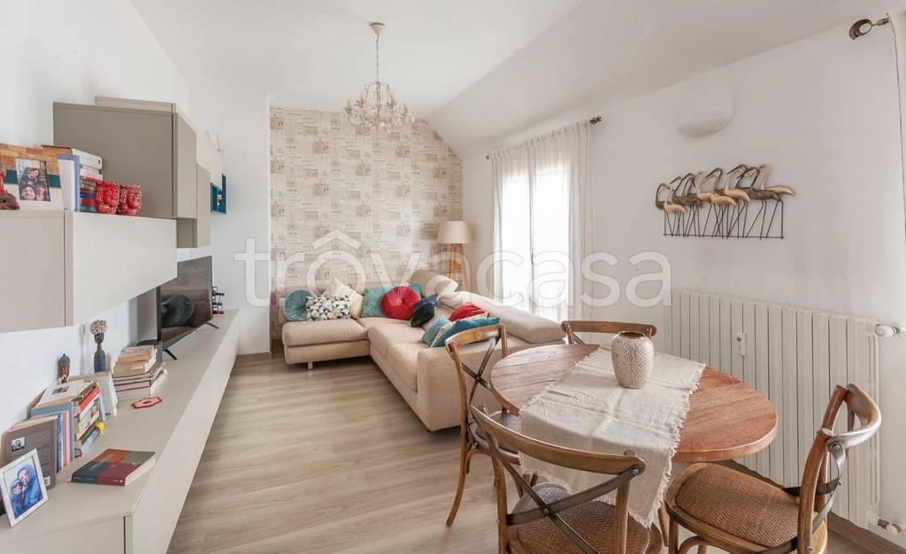 appartamento in vendita a Milano in zona Barona