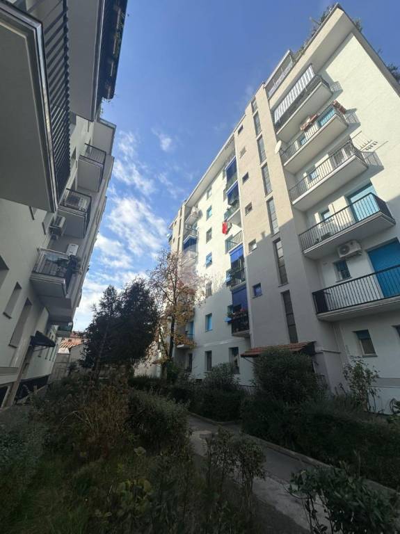 appartamento in vendita a Milano in zona Baggio