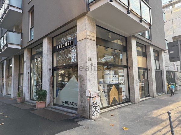 negozio in vendita a Milano in zona Porta Romana