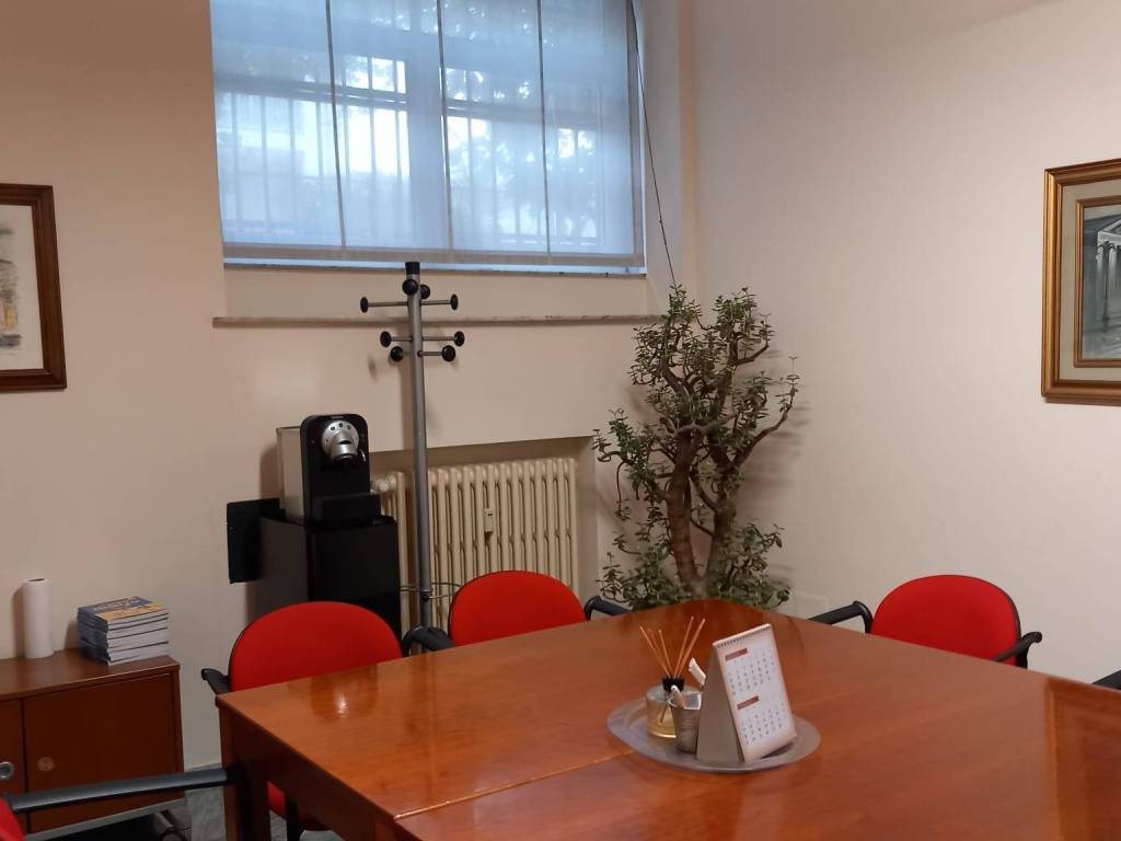 ufficio in vendita a Milano in zona Loreto