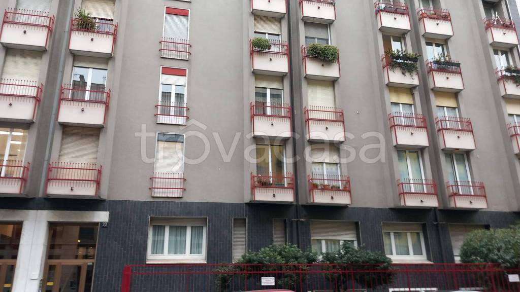 ufficio in vendita a Milano in zona Loreto