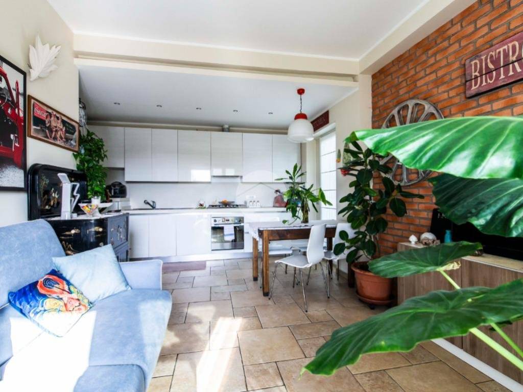 appartamento in vendita a Milano in zona Trenno