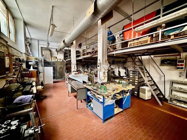 negozio in vendita a Milano in zona Porta Genova