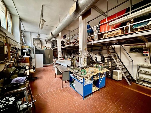 negozio in vendita a Milano in zona Porta Genova