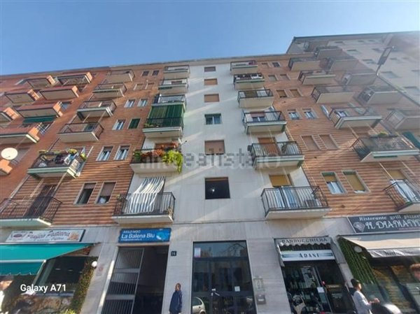 appartamento in vendita a Milano in zona Lorenteggio