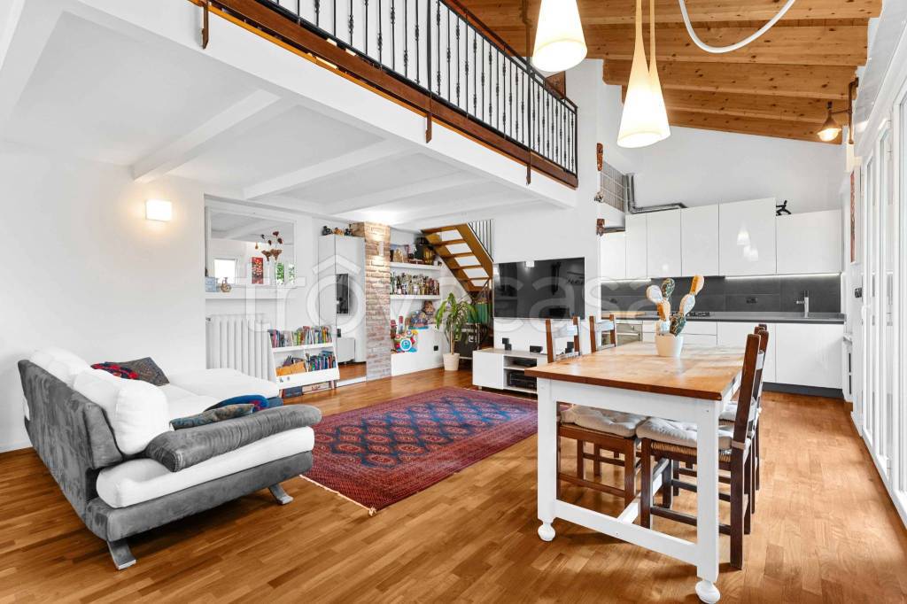 appartamento in vendita a Milano in zona Bocconi