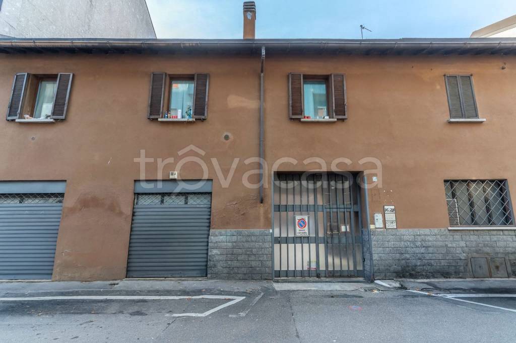 ufficio in vendita a Milano in zona Vigentino