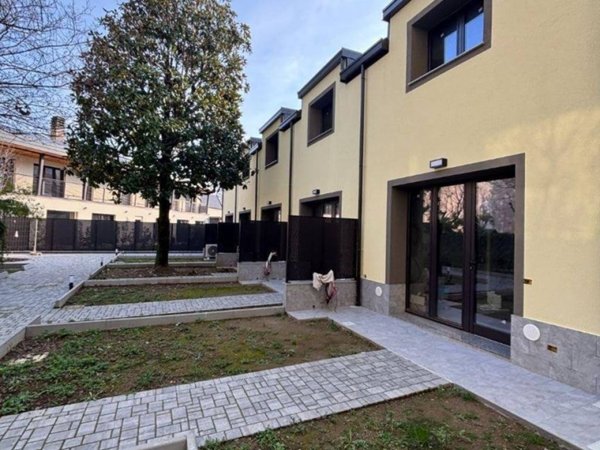 casa indipendente in vendita a Milano in zona Crescenzago
