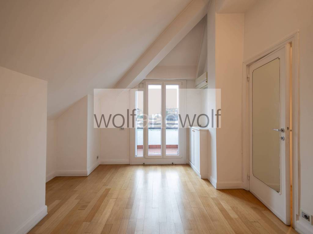 appartamento in vendita a Milano in zona Sant'Ambrogio