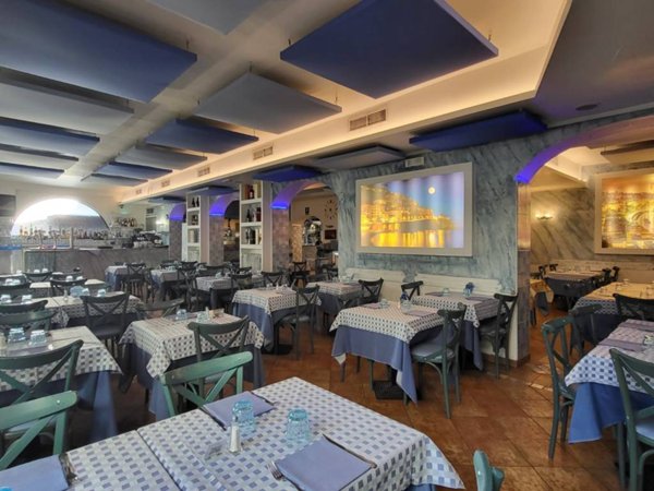 negozio in vendita a Milano in zona Famagosta