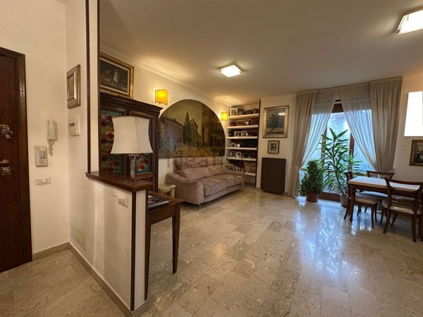 appartamento in vendita a Milano in zona Famagosta