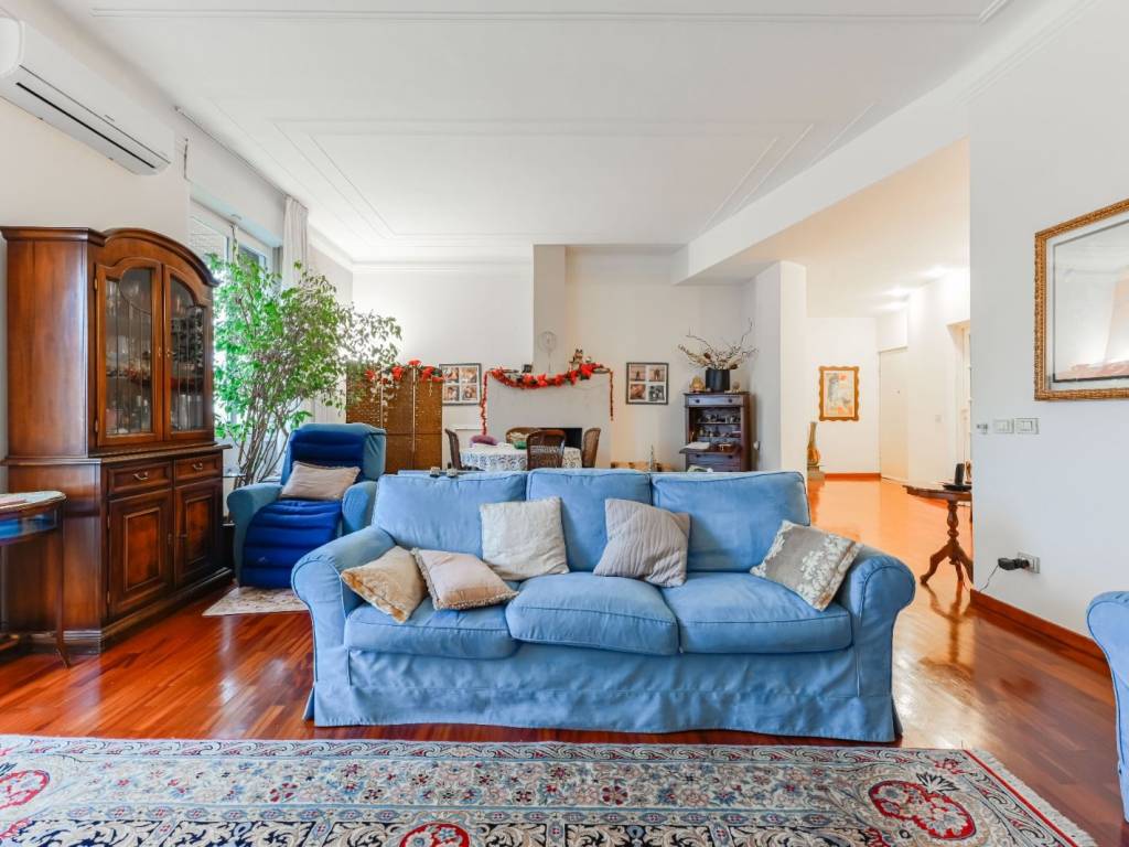 appartamento in vendita a Milano in zona Adriano