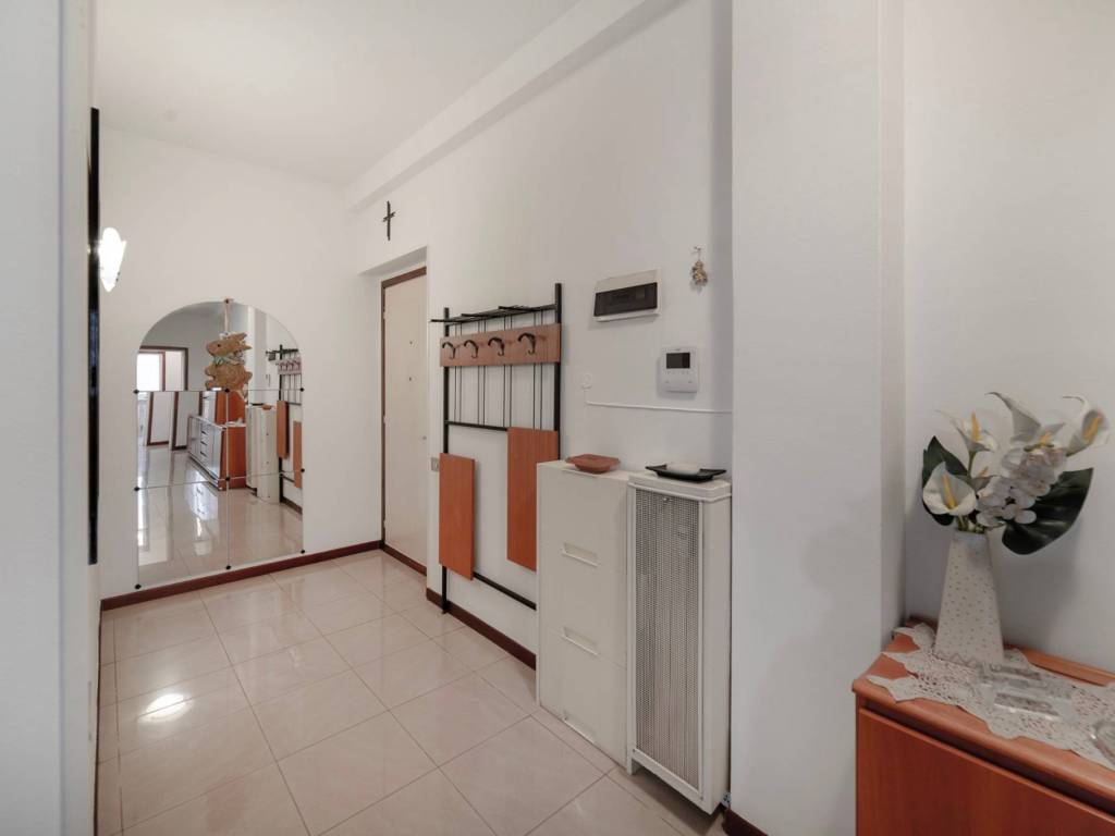 appartamento in vendita a Milano in zona Adriano